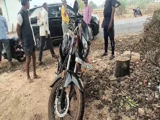 सड़क हादसा : तेज रफ्तार कार ने बाइक सवार तीन दोस्तों को रौंदा, क्षत-विक्षत मिले शव