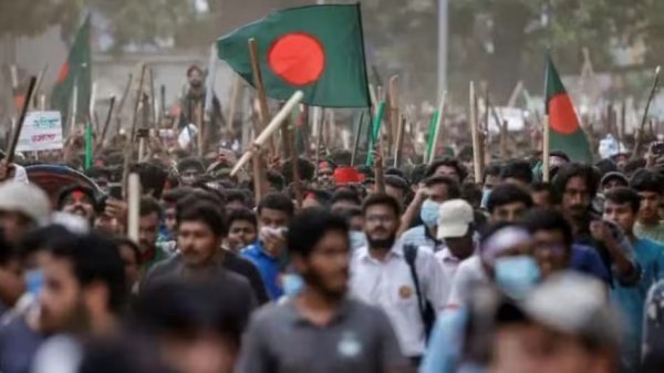 हाई अलर्ट : बांग्लादेश में कट्टरपंथी गतिविधियों पर सुरक्षा अलर्ट, संभावित हमलों को लेकर एजेंसियां सतर्क