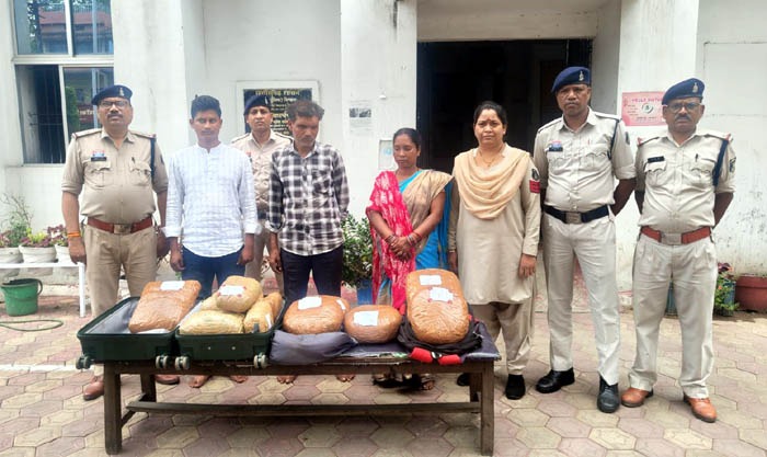 ओडिशा के तीन तस्करों को धर दबोचा