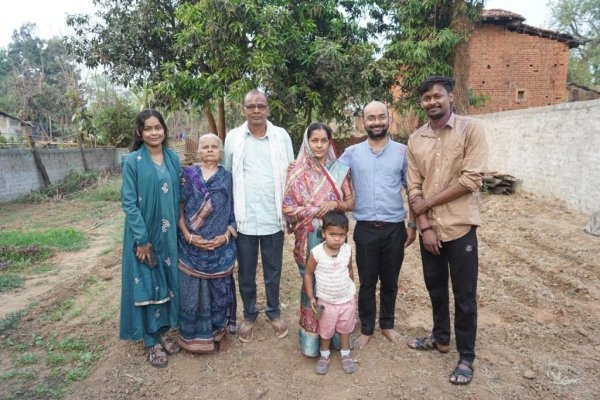 संग्राहक परिवार से IFS तक : अजय गुप्ता की प्रेरणादायक सफलता की कहानी