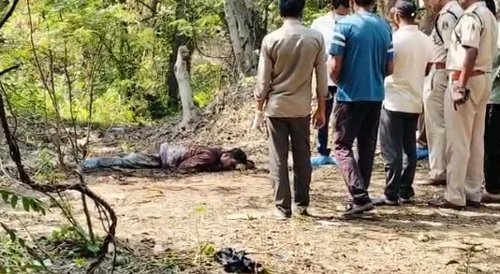 रहस्यमयी मौत : जंगल में मिला युवक का शव, शिनाख्त में जुटी पुलिस