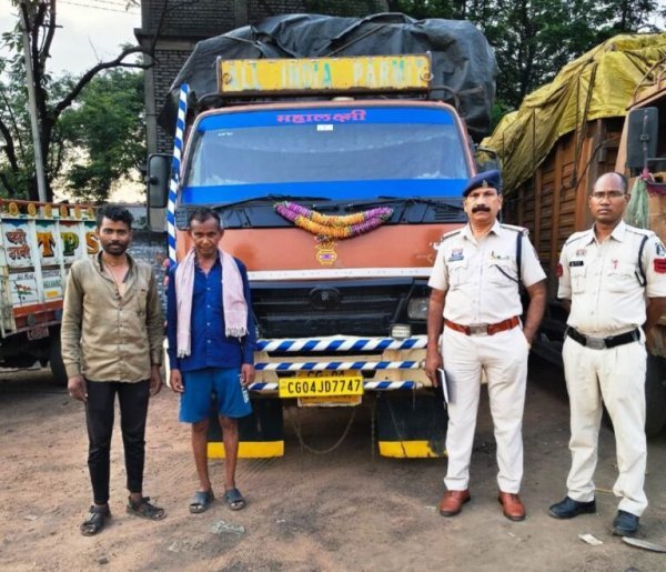 पुलिस की कार्रवाई : तमनार चौक पर 14.7 टन संदिग्ध कबाड़ जब्त, 31 लाख से ज्यादा की संपत्ति सील