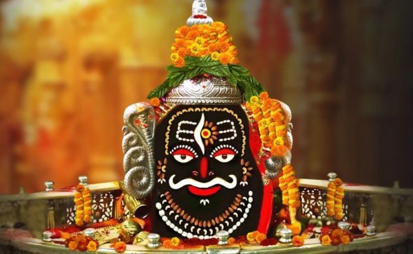 उज्जैन महाकालेश्वर मंदिर : दिखे अर्जुन रामपाल, भक्ति में डूबे नजर आए बॉलीवुड अभिनेता