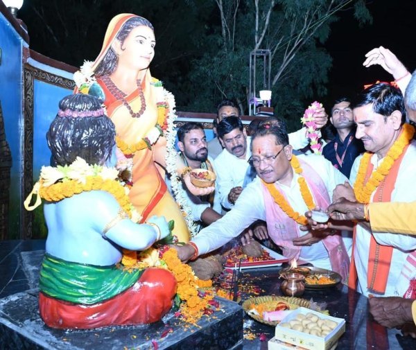 सुशासन तिहार : मुख्यमंत्री विष्णुदेव साय ने मुंगेली में सुशासन तिहार के तहत समाधान शिविरों में लिया हिस्सा