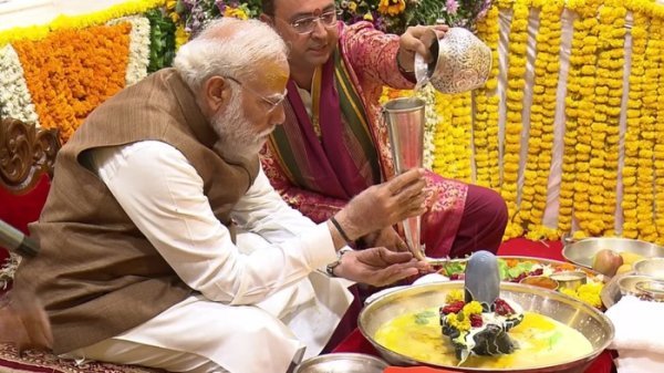 अमृत महोत्सव : सोमनाथ मंदिर में ध्वजारोहण और कुंभाभिषेक के साक्षी बने प्रधानमंत्री