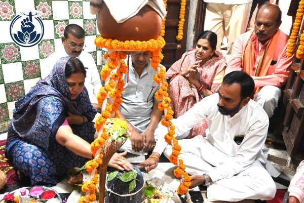 स्वाभिमान पर्व : भजन-कीर्तन और पूजा-अर्चना के साथ गूंजा गंधेश्वर महादेव मंदिर परिसर