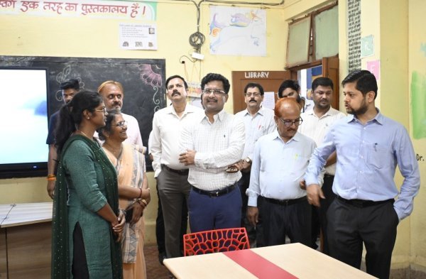 अटल लैब : टॉपर्स से मिले प्रमुख सचिव सोनमणी वोरा, मेहनत और अनुशासन का दिया संदेश