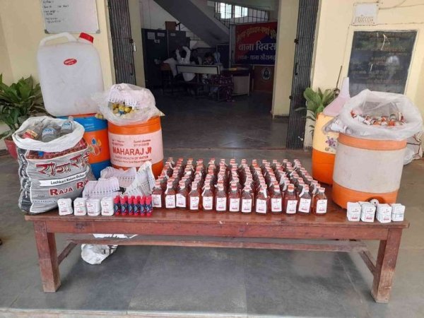पुलिस का छापा : शराब में मिलावट कर बना रहे थे नकली ब्रांड, 4 आरोपी गिरफ्तार