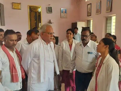 गुपचुप का ज़हर :  उल्टी-दस्त से 54 बीमार, एक की मौत, ग्राउंड जीरो पर पहुँचे पूर्व CM बघेल
