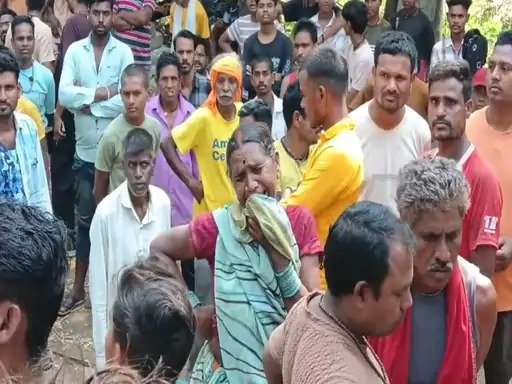 खूनी रात : निर्माणाधीन मकान में खून से लथपथ मिले परिवार के 4 शव, गांव में दहशत