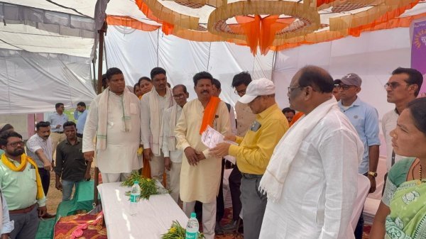 शिविर में विवाद : 16 पंचायतों का बड़ा फैसला, तहसीलदार को हटाने तक आंदोलन की चेतावनी