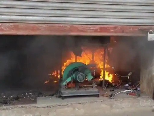 पुलिस बनी देवदूत : कहीं मौत के मुंह से खींच लाए ड्राइवर, तो कहीं खाक होने से बचा ली दुकानें