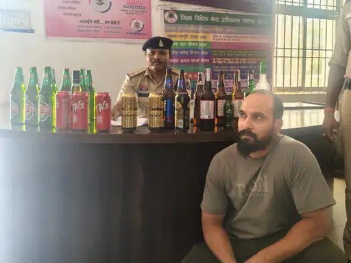 जानकी होटल में अघोषित सैलून बार : पुलिस की बड़ी रेड में मैनेजर गिरफ्तार, शराब और कैश का जखीरा बरामद