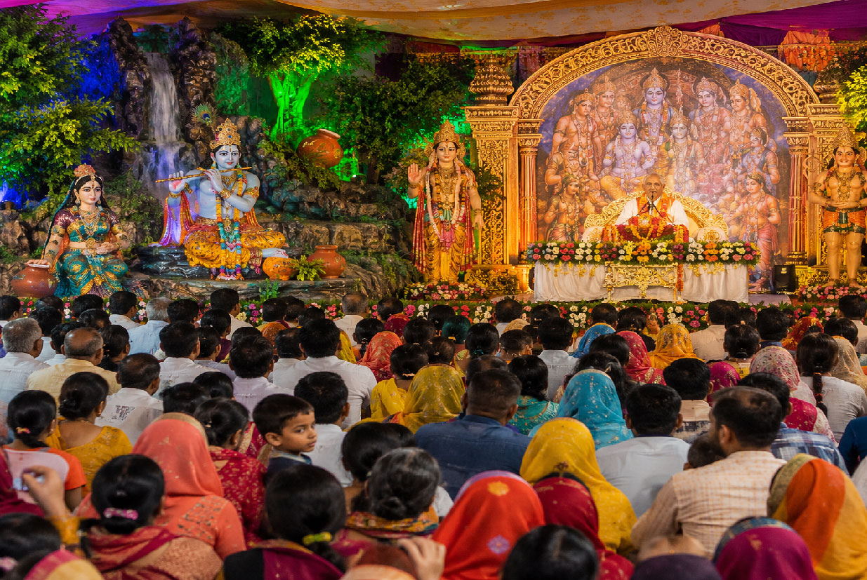 रायपुर में आयोजित श्रीमद् भागवत महापुराण कथा श्रद्धालुओं के लिए आस्था, भक्ति और संस्कार का प्रमुख केंद्र बनी हुई है
