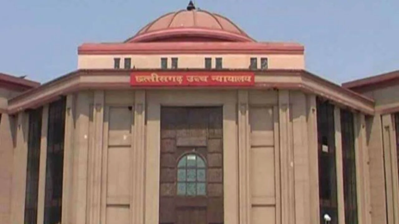 हाई कोर्ट में निगम अधिकारी की एंट्री पर उठे सवाल