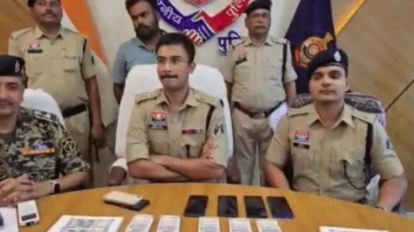 पुलिस ने किया खुलासा : घर में छाप रहा था 500 के नकली नोट