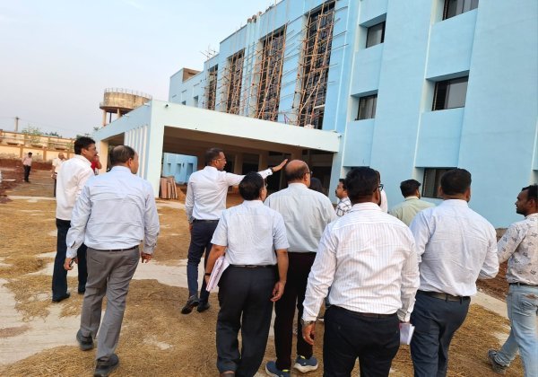 भीषण गर्मी में राहत : गंगरेल डूबान क्षेत्र के कोसमी गांव में मिला भरपूर पानी