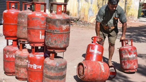 गैस एजेंसियों पर छापा : रायपुर में गैस एजेंसियों पर शिकंजा, हजार के करीब सिलेंडर जांच के दायरे में