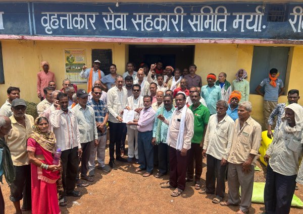 किसानों का फूटा गुस्सा : खाद कटौती पर रीवा में धरना, बोले- “कम खाद से घटेगी पैदावार”