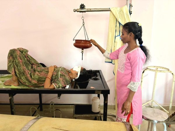 पंचकर्म बना वरदान : लंबे समय से माइग्रेन से परेशान महिला को सुकमा में आयुर्वेद से मिली नई जिंदगी
