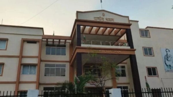 बड़ी वारदात : कांग्रेस कार्यालय राजीव भवन में तोड़फोड़ और चोरी, चारों का नया अंदाज दीवार पर लिखे I Love Ambikapur
