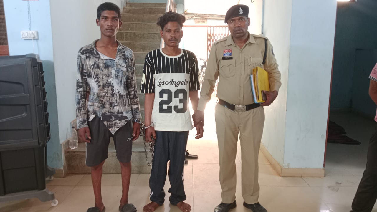 लूट और चाकूबाजी मामले के गिरफ्तार आरोपी पुलिस गिरफ्त में