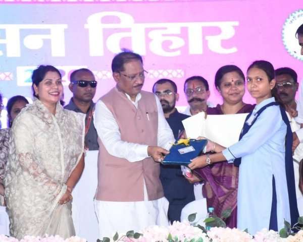 सपनों की उड़ान : शिक्षा में बेटियों का दम, कुसुम लता की उपलब्धि से गौरवान्वित हुआ छत्तीसगढ़