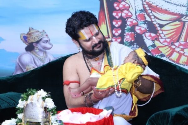 भक्ति में डूबा देवभोग : पं. युवराज पांडेय के भजनों पर झूमे श्रद्धालु, भागवत कथा की पूर्णाहूति