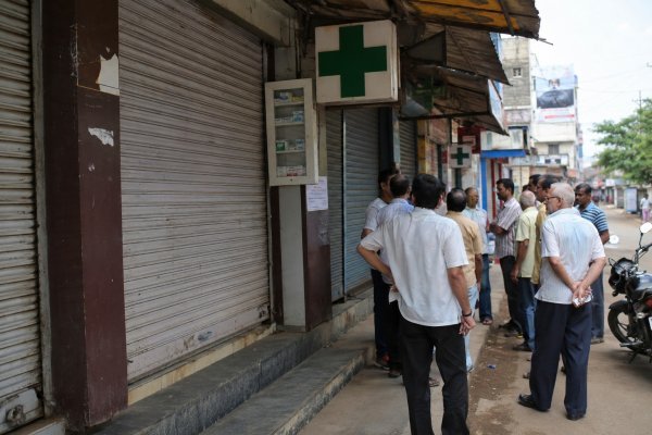 राष्ट्रव्यापी हड़ताल : मेडिकल व्यापारियों का केंद्र सरकार के खिलाफ प्रदर्शन, 20 मई को राष्ट्रव्यापी बंद का ऐलान