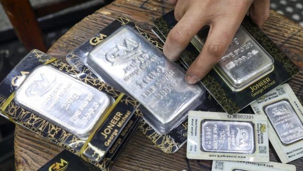 MCX Silver Price : शुरुआती गिरावट के बाद चांदी में शानदार रिकवरी, ऑल-टाइम हाई से अब भी ₹1.92 लाख सस्ती