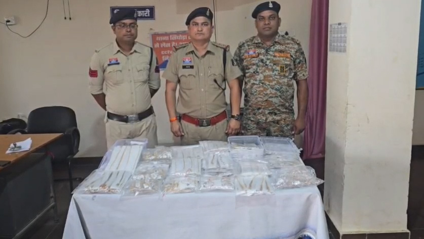 लग्ज़री कार से 7.5 किलो से अधिक सोना बरामद