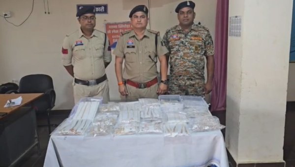 बड़ी कार्रवाई : सिंघोड़ा पुलिस ने कार के गुप्त चैंबर से जब्त किया 9.17 करोड़ का सोना, गुजरात के 3 तस्कर गिरफ्तार
