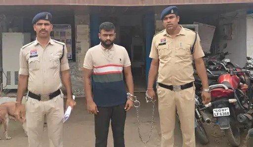 रफ़्तार का कहर : रेड सिग्नल पर वाहनों को रौंदने वाला नशेड़ी गिरफ्तार,
