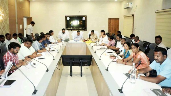 बड़ा निर्देश : कोरबा में विकास कार्यों की बड़ी समीक्षा, बारिश से पहले सड़क और नाली निर्माण पूरा करने का आदेश