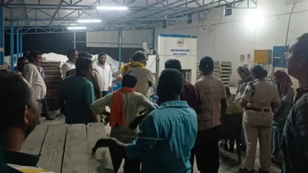 काल बन गई मशीन : कोरबा की ईंट फैक्ट्री में दर्दनाक हादसा, मां की मौत से अनाथ हुआ मासूम, विधायक-ग्रामीणों के हंगामे के बाद मिला मुआवजा
