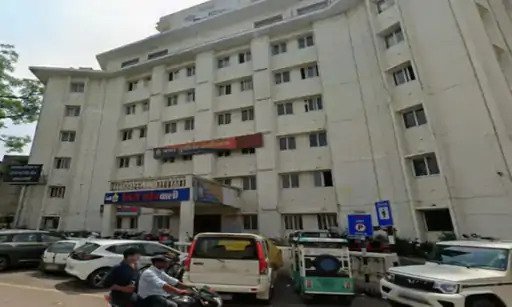 2 करोड़ के सोने की चोरी : 16 साल के वफादार कर्मचारी ने ही शोरूम से साफ किए डेढ़ किलो जेवर, CCTV फुटेज आया सामने