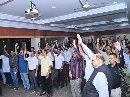 थमे मेडिकल स्टोर्स के पहिए : ऑनलाइन दवा बिक्री के खिलाफ देशभर में केमिस्टों का हल्लाबोल, छत्तीसगढ़ में 18,000 दुकानें बंद