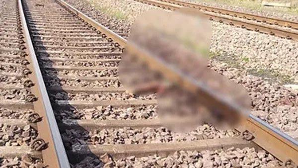 रेलवे ट्रैक :  पास युवक का शव मिलने से सनसनी, चोट के निशान से हत्या की आशंका