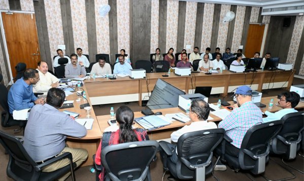 बैठक : सचिव बंसल ने पारदर्शिता और तकनीकी दक्षता पर दिया जोर