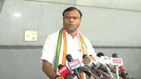 मेलोनी पर बयान देकर घिरे कांग्रेस अध्यक्ष दीपक बैज : बोले- मोदी इटली में ‘हनीमून और प्री-वेडिंग शूट’ करा रहे