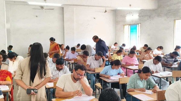 परीक्षाएं : PSC मेन्स और D.El.Ed एग्जाम साथ होने से बढ़ी चिंता, समाधान की मांग