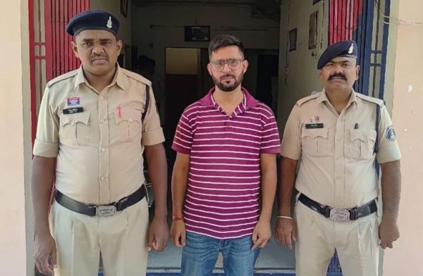 सट्टे का भंडाफोड़ : मोबाइल ऐप और UPI से बेटिंग करा रहा आरोपी गिरफ्तार