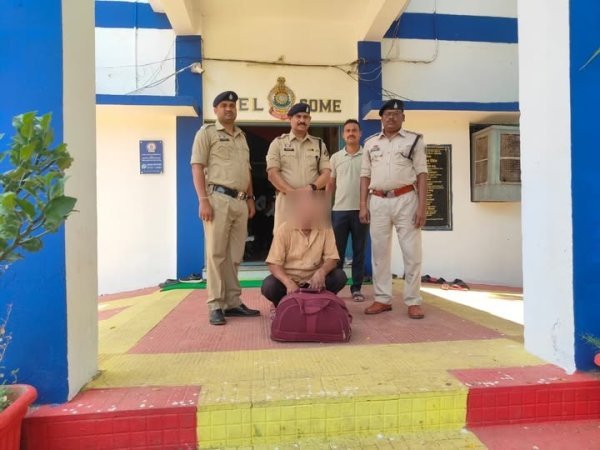 गांजा तस्करी : देवभोग पुलिस ने 66 वर्षीय बुजुर्ग को लाल ट्रॉली बैग के साथ दबोचा,  3 लाख का माल जब्त