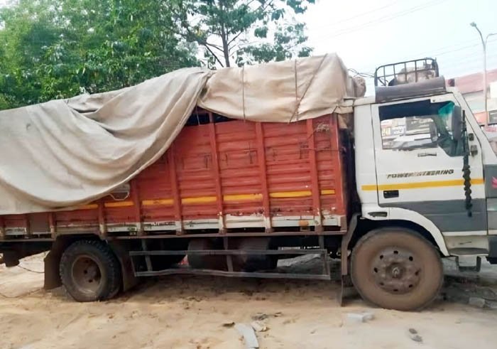 उरगा पुलिस ने 10 टन अवैध कबाड़ जब्त किया