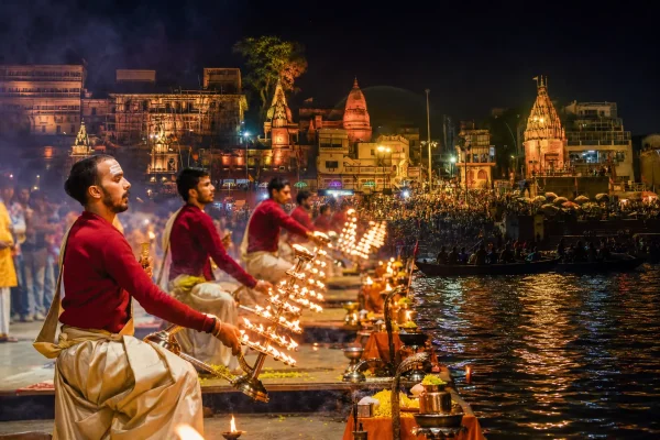 ये हैं बनारस... जिस शहर में मौत भी उत्सव है, वहाँ जिंदगी कितनी हसीन होगी?