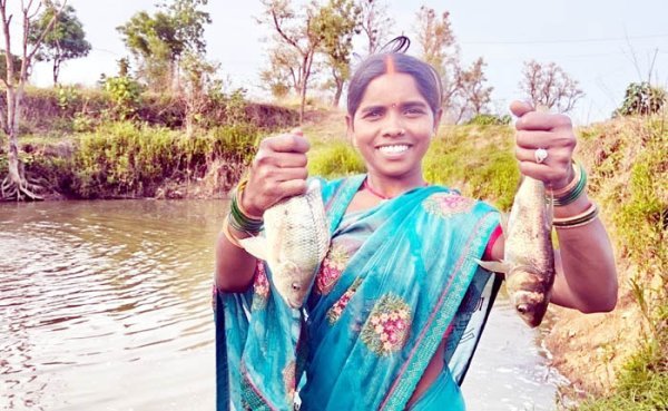 मत्स्य पालन : ग्रामीण अर्थव्यवस्था में बदलाव की कहानी, मछली पालन और खेती से उमा सिंह बनीं आत्मनिर्भर