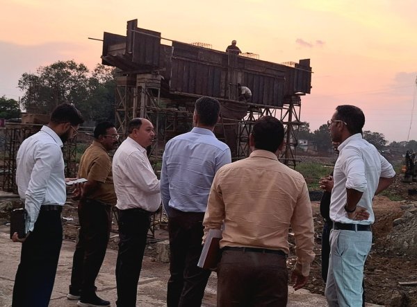 कार्यों की समीक्षा : PWD सचिव ने कयाघाट ब्रिज व मरीन ड्राइव का किया निरीक्षण