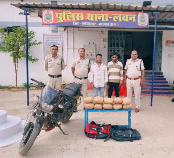 पुलिस की कार्रवाई : 10 किलो से अधिक गांजा के साथ दो तस्कर गिरफ्तार, पल्सर बाइक भी जब्त