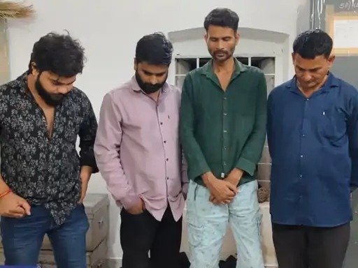 भंडाफोड़ : पुलिस ने 2.13 लाख रुपये के साथ जुआरी पकड़े