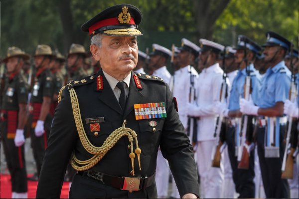जनरल अनिल चौहान : भावुक विदाई, बोले- आखिरी बार वर्दी में राष्ट्रीय युद्ध स्मारक पर पुष्पचक्र अर्पित किया